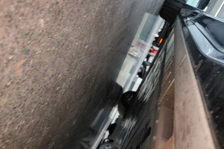 Used Nio ES6 2025 75 kWh Right Side Sill