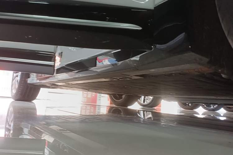 Used Nio ES6 2025 75 kWh Right Side Sill