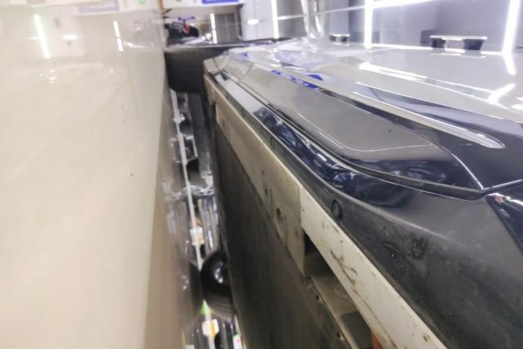 Used Nio ES6 2025 75 kWh Right Side Sill