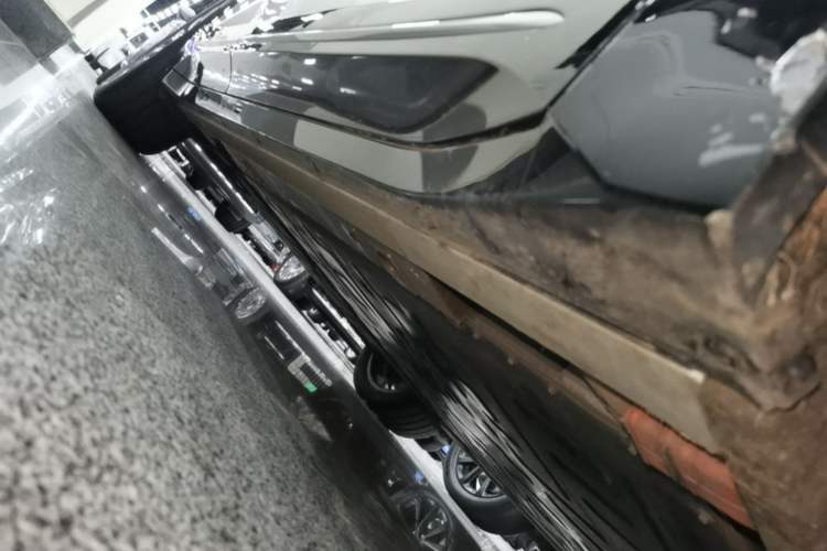 Used Nio ES6 2025 75 kWh Right Side Sill