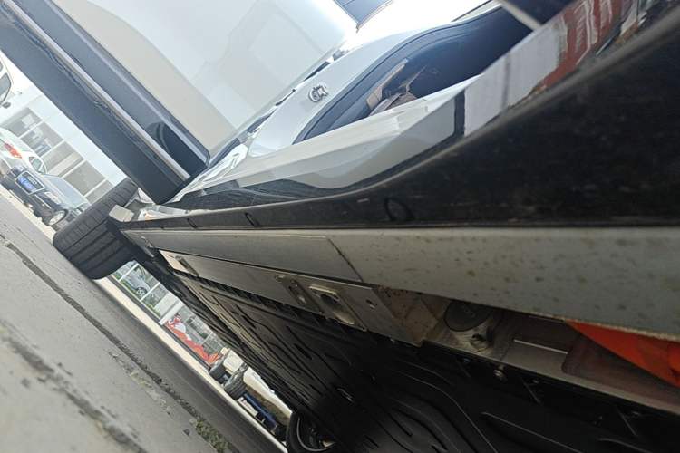 Used Nio ES6 2025 100 kWh Right Side Sill
