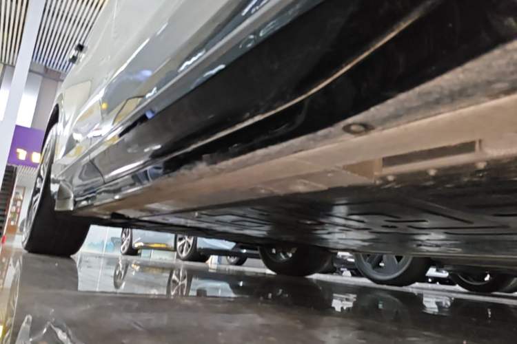 Used Nio ES6 2025 75 kWh Right Side Sill