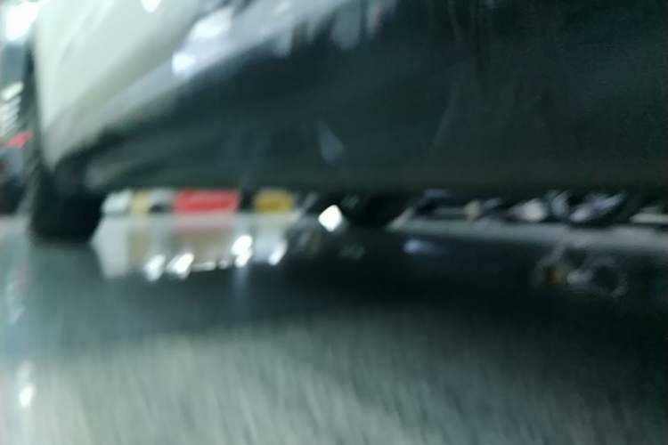 Used Nio ES6 2025 75 kWh Right Side Sill