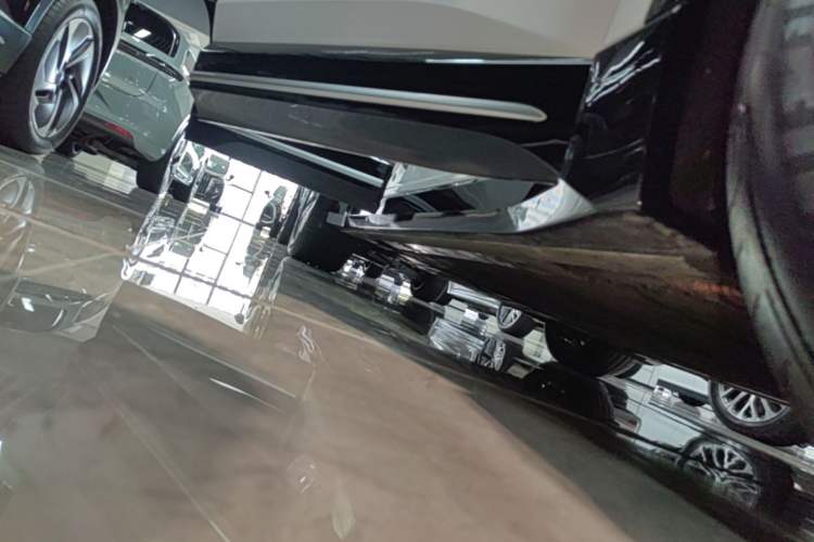Used Nio ES6 2025 75 kWh Right Side Sill