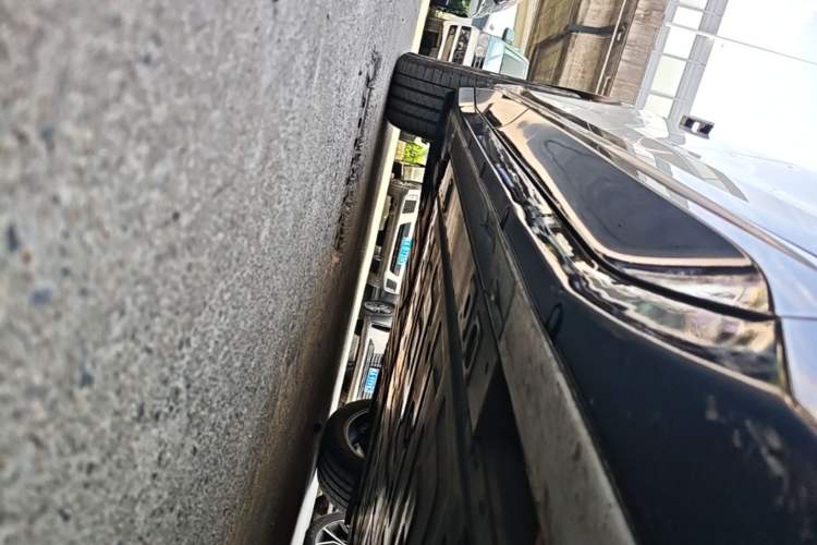 Used Nio ES6 2025 75 kWh Right Side Sill