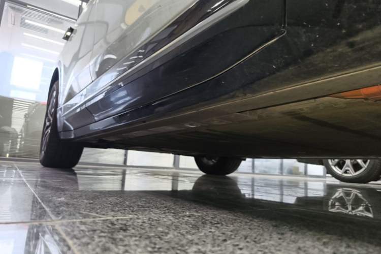 Used Nio ES6 2025 100 kWh Right Side Sill