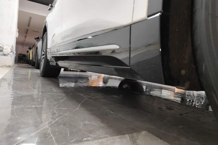 Used Nio ES6 2025 75 kWh Right Side Sill