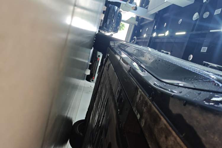 Used Nio ES6 2025 75 kWh Right Side Sill