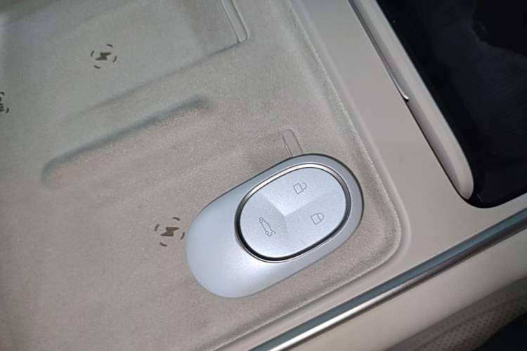 Used Nio ES6 2025 75 kWh Vehicle Key