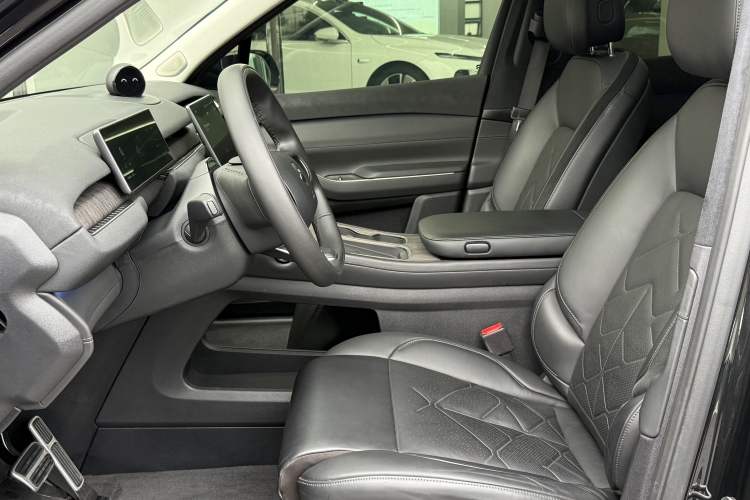 Used Nio ES7 2022 75 kWh Left Front Seat