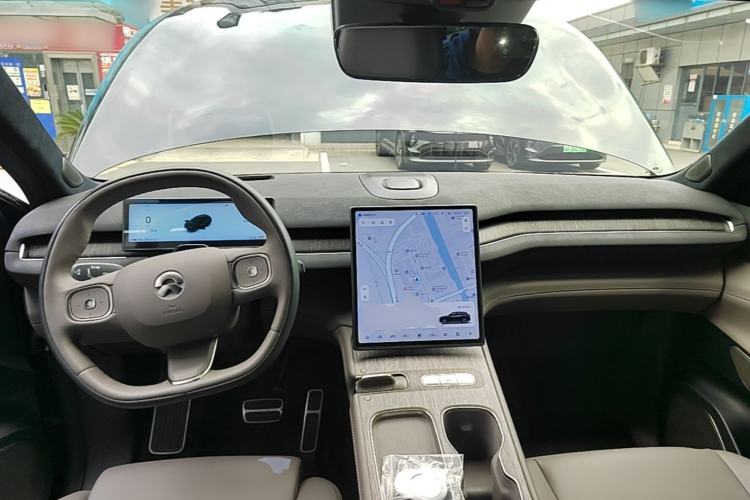 Used Nio ES7 2022 75 kWh Center Console