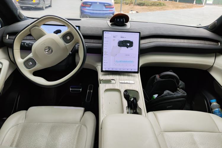 Used Nio ES7 2022 75 kWh Center Console