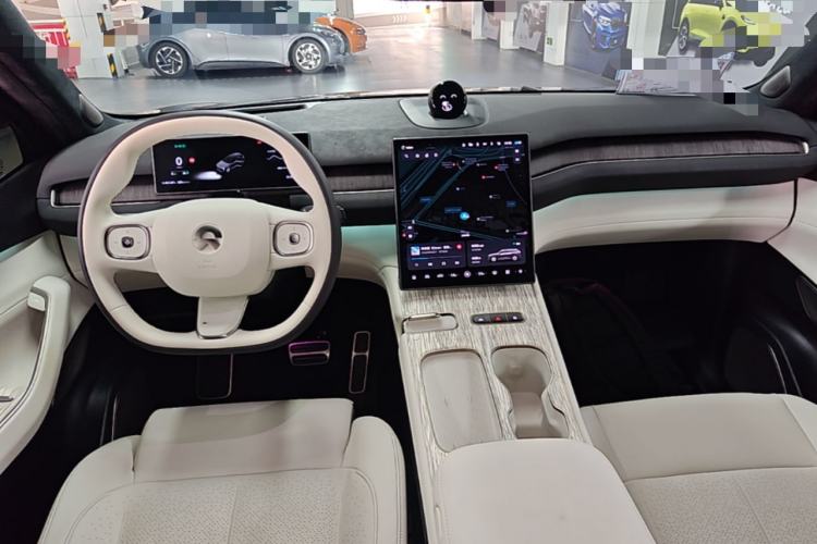 Used Nio ES7 2022 75 kWh Center Console