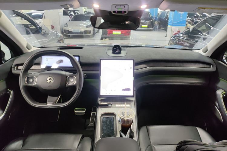 Used Nio ES7 2022 75 kWh Center Console