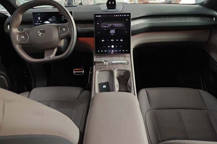 Used Nio ES7 2022 75 kWh Center Console