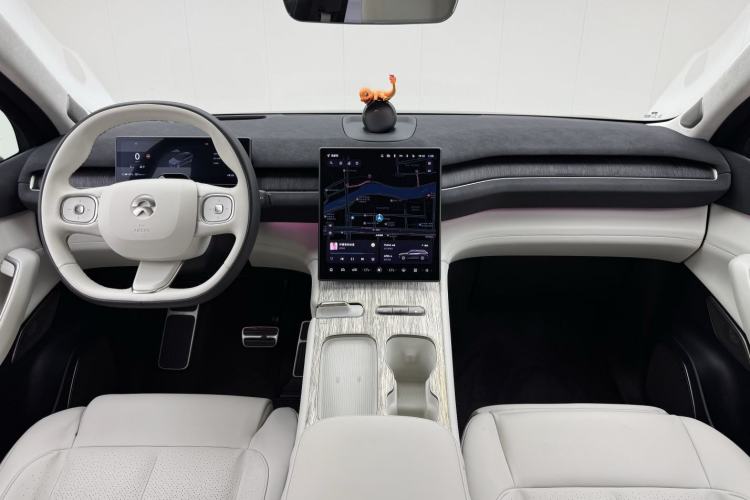 Used Nio ES7 2022 75 kWh Center Console
