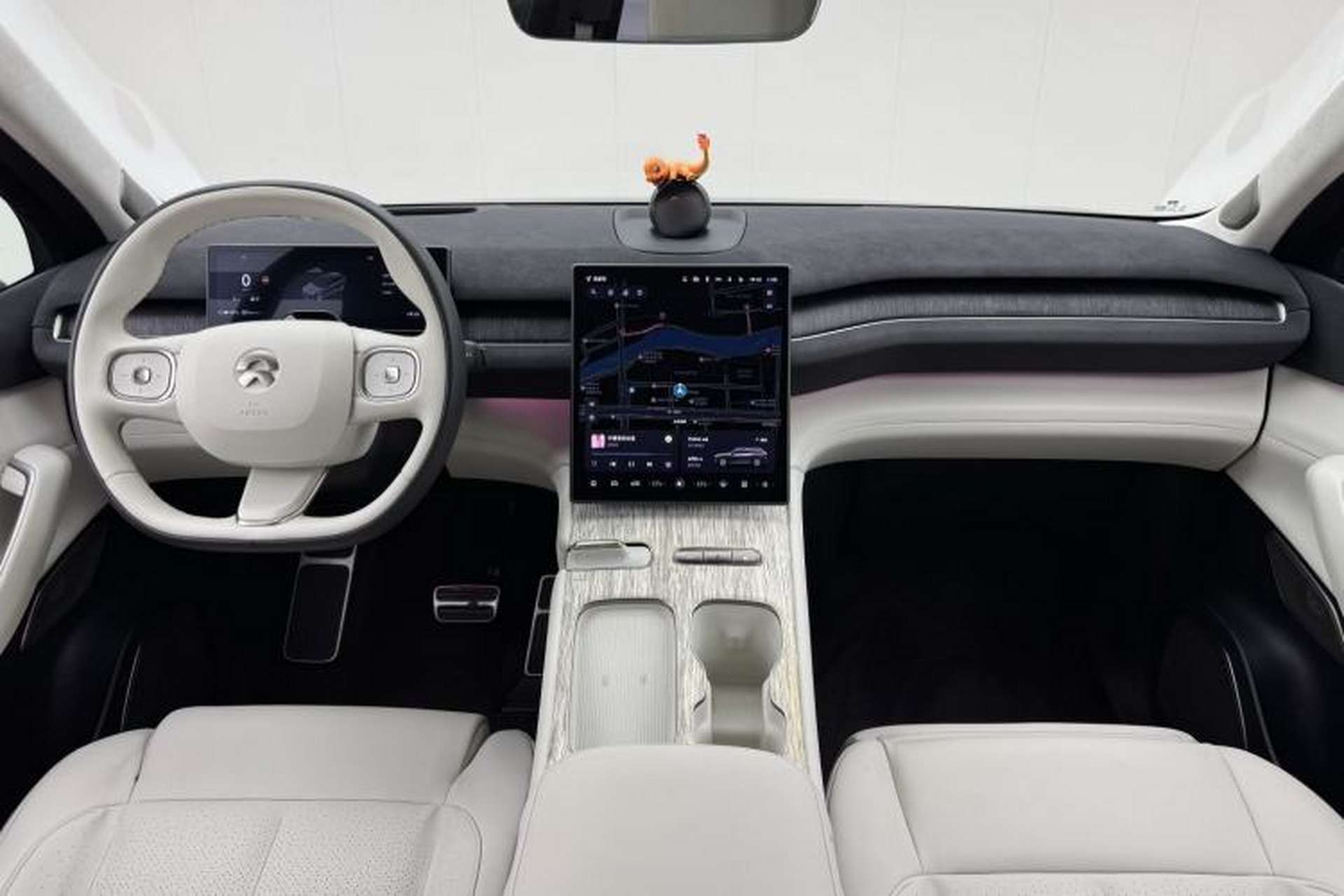 Used Nio ES7 2022 75 kWh Center Console