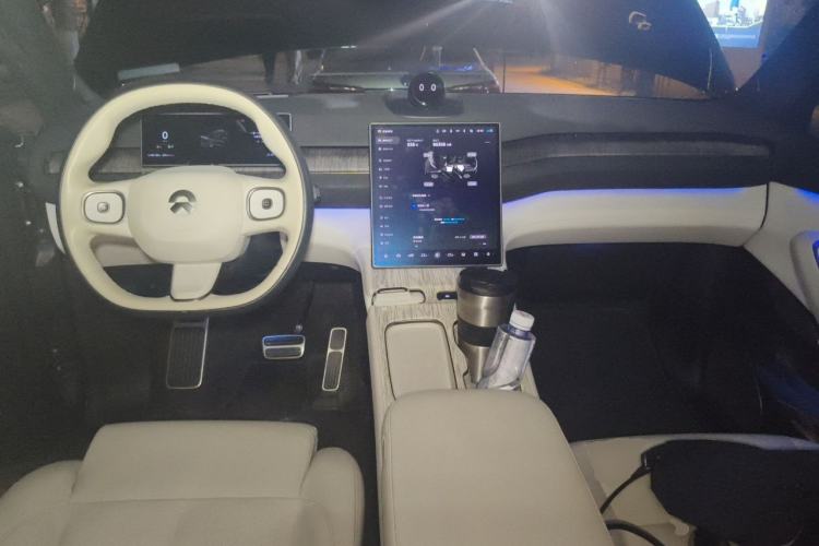 Used Nio ES7 2022 75 kWh Center Console