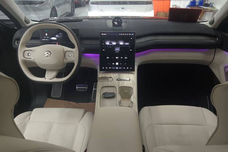 Used Nio ES7 2022 75 kWh Center Console