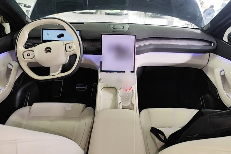 Used Nio ES7 2022 75 kWh Center Console