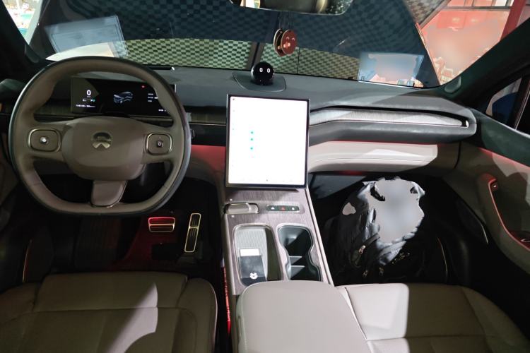 Used Nio ES7 2022 75 kWh Center Console