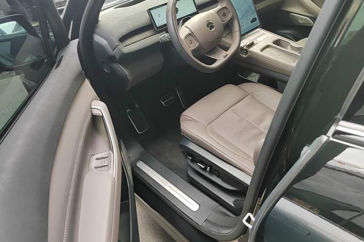 Used Nio ES7 2022 75 kWh Driver Seat