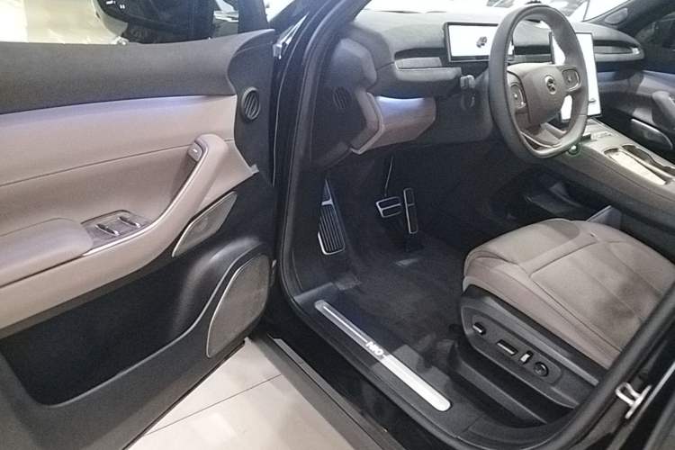 Used Nio ES7 2022 75 kWh Driver Seat