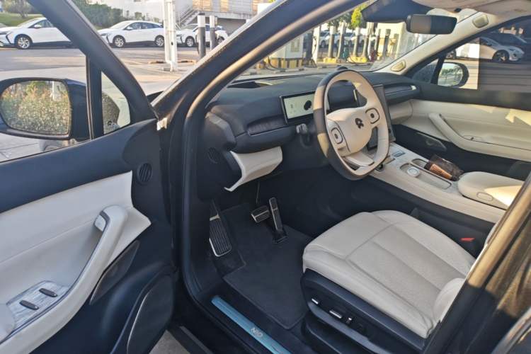 Used Nio ES7 2022 100 kWh Driver Seat