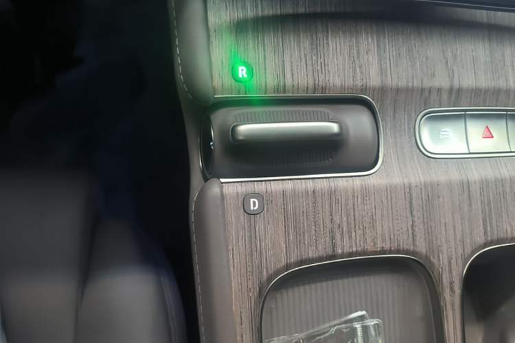 Used Nio ES7 2022 75 kWh Gear Lever