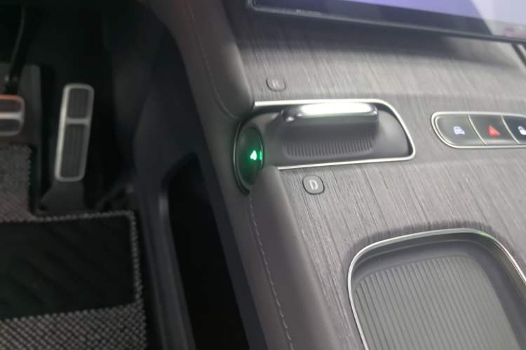 Used Nio ES7 2022 75 kWh Gear Lever