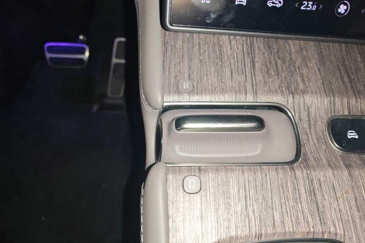 Used Nio ES7 2022 75 kWh Gear Lever