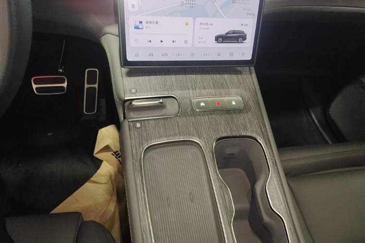 Used Nio ES7 2022 75 kWh Gear Lever