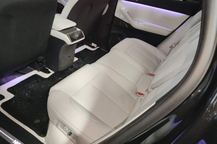 Used Nio ES7 2022 75 kWh Interior 4