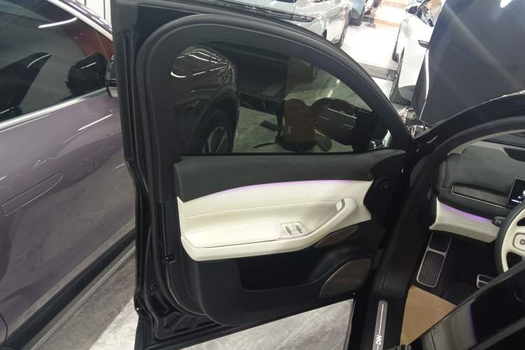 Used Nio ES7 2022 75 kWh Left Front Door Interior