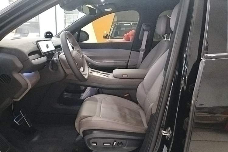 Used Nio ES7 2022 75 kWh Left Front Seat