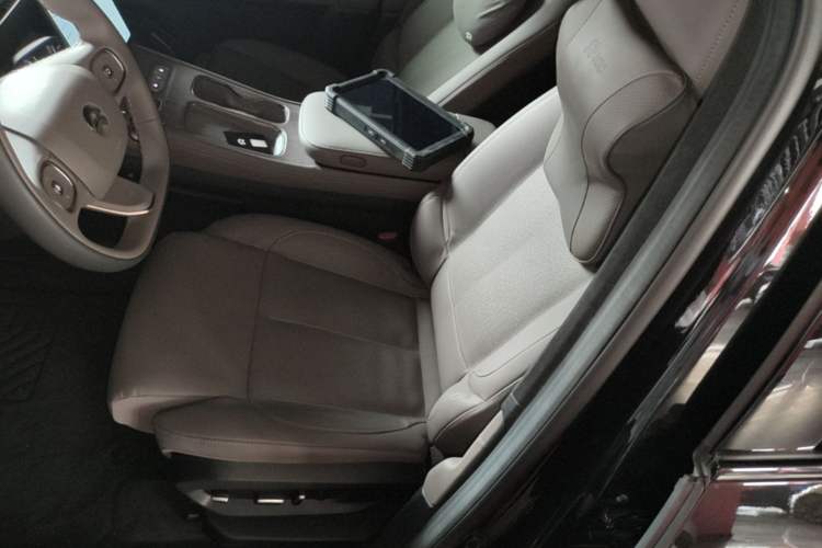 Used Nio ES7 2022 75 kWh Left Front Seat