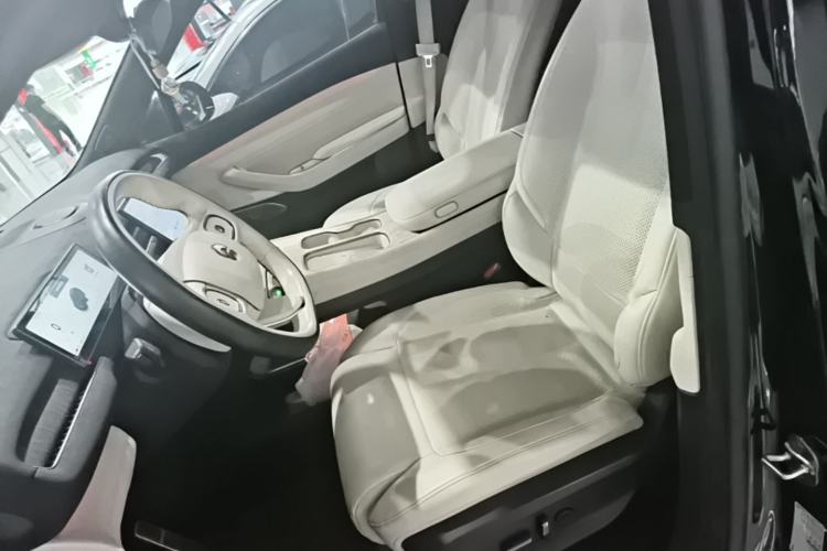 Used Nio ES7 2022 75 kWh Left Front Seat
