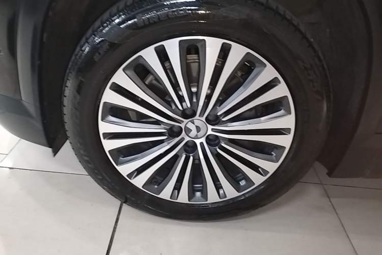 Used Nio ES7 2022 75 kWh Left Front Wheel Hub