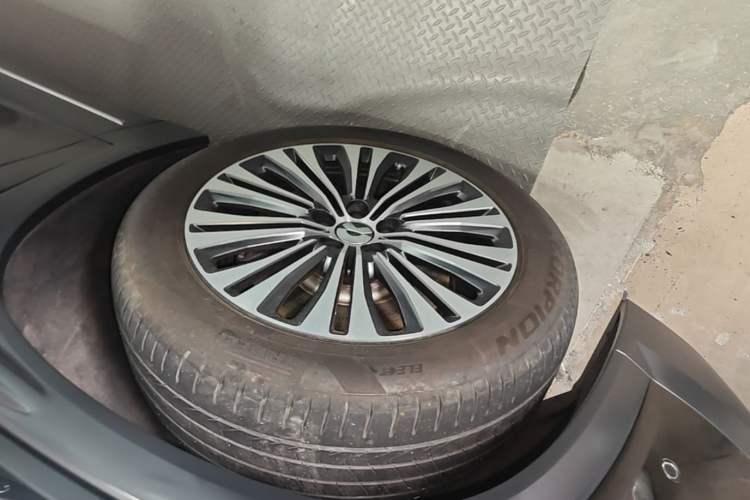 Used Nio ES7 2022 100 kWh Left Front Wheel Hub