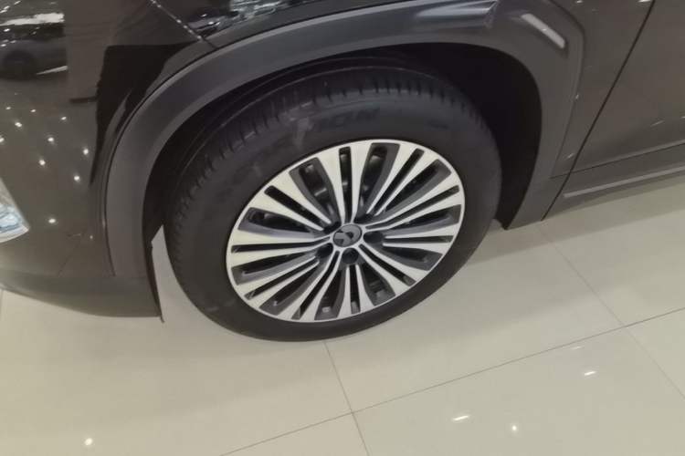 Used Nio ES7 2022 75 kWh Left Front Wheel Hub