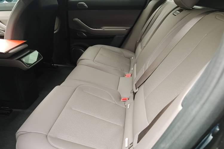Used Nio ES7 2022 75 kWh Left Rear Seat