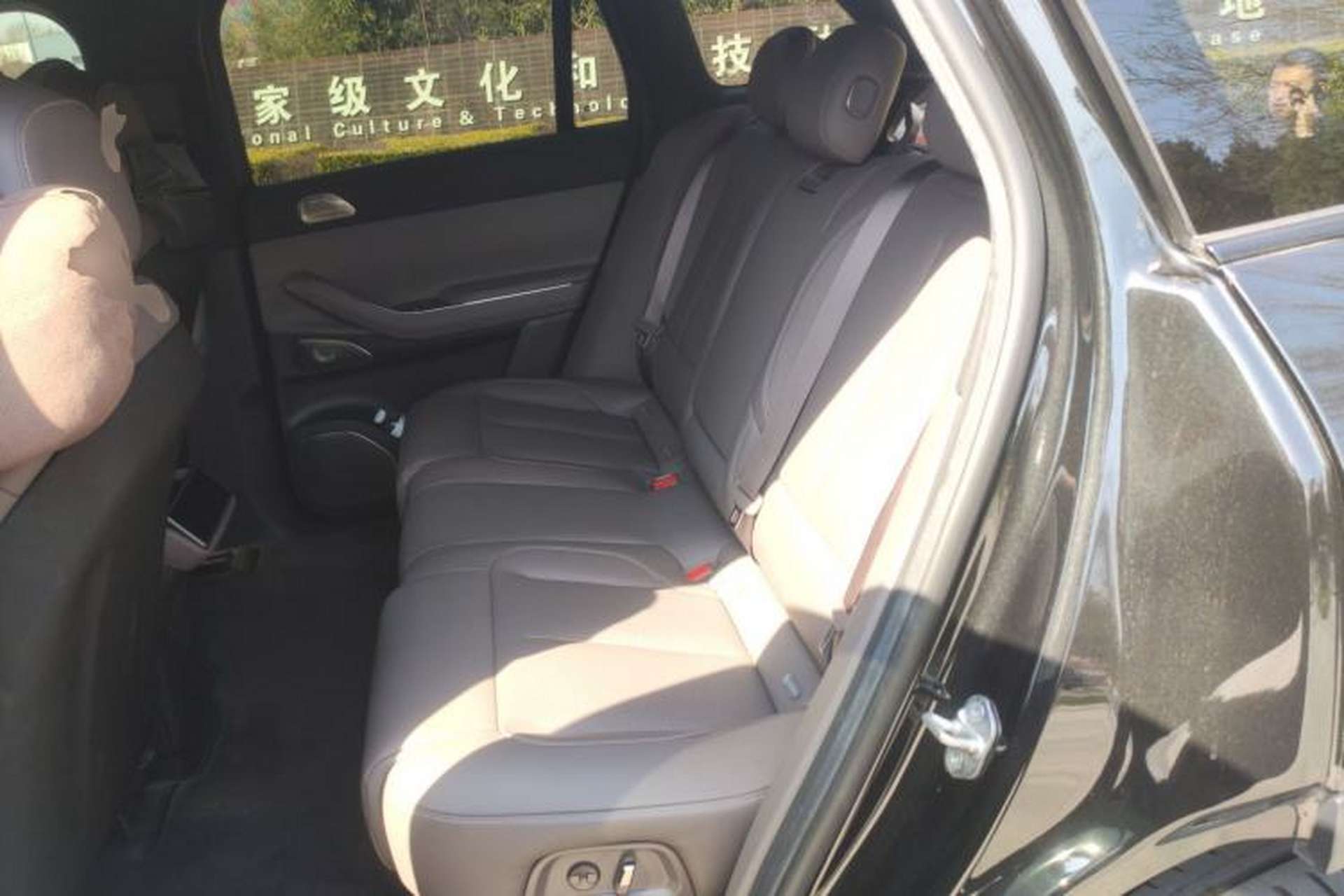 Used Nio ES7 2022 75 kWh Left Rear Seat
