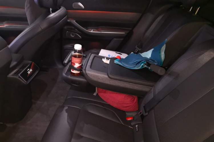 Used Nio ES7 2022 100 kWh Left Rear Seat