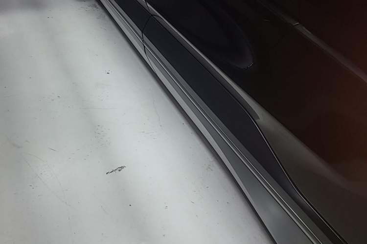 Used Nio ES7 2022 100kWh First Edition Left Side Sill