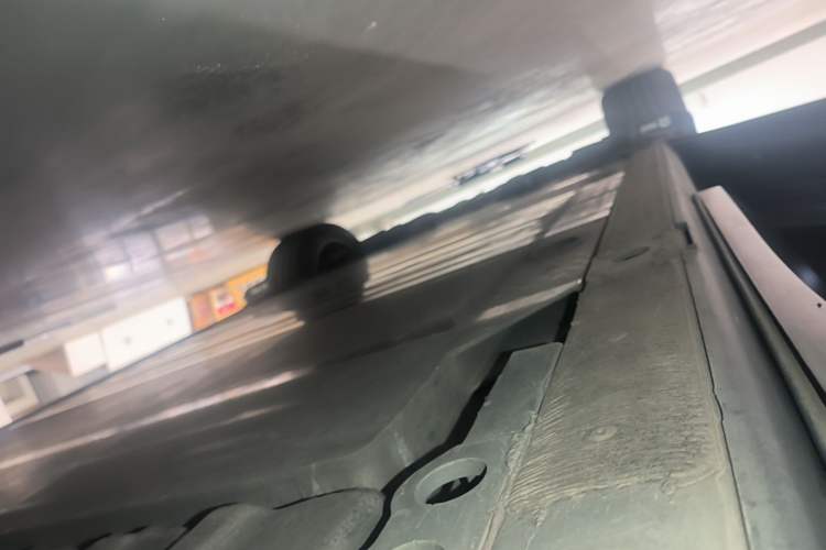 Used Nio ES7 2022 75 kWh Left Side Sill