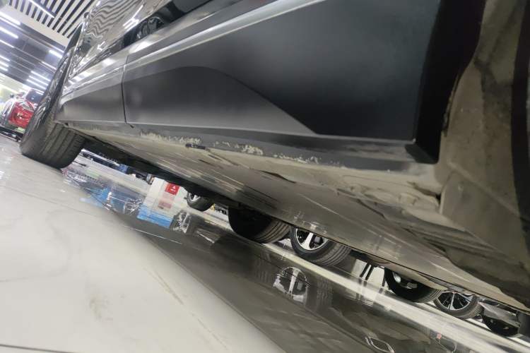 Used Nio ES7 2022 75 kWh Left Side Sill