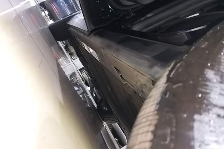 Used Nio ES7 2022 75 kWh Left Side Sill