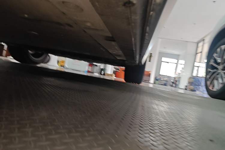 Used Nio ES7 2022 100 kWh Left Side Sill