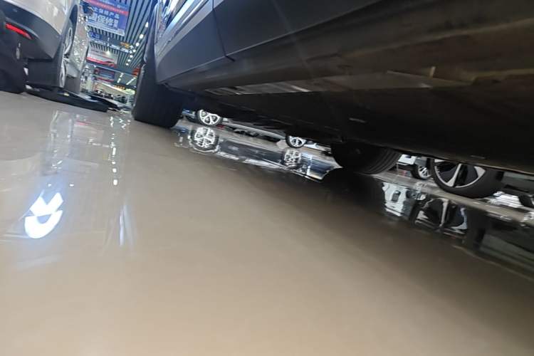 Used Nio ES7 2022 100 kWh Left Side Sill