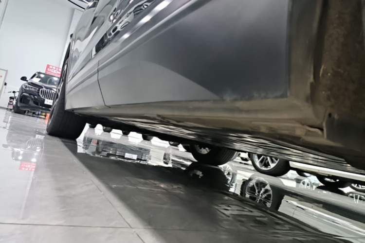 Used Nio ES7 2022 75 kWh Left Side Sill